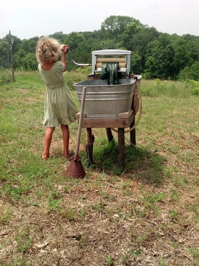 Kids can help with laundry chores on the homestead by using an Amish-style washtub | Homestead Honey