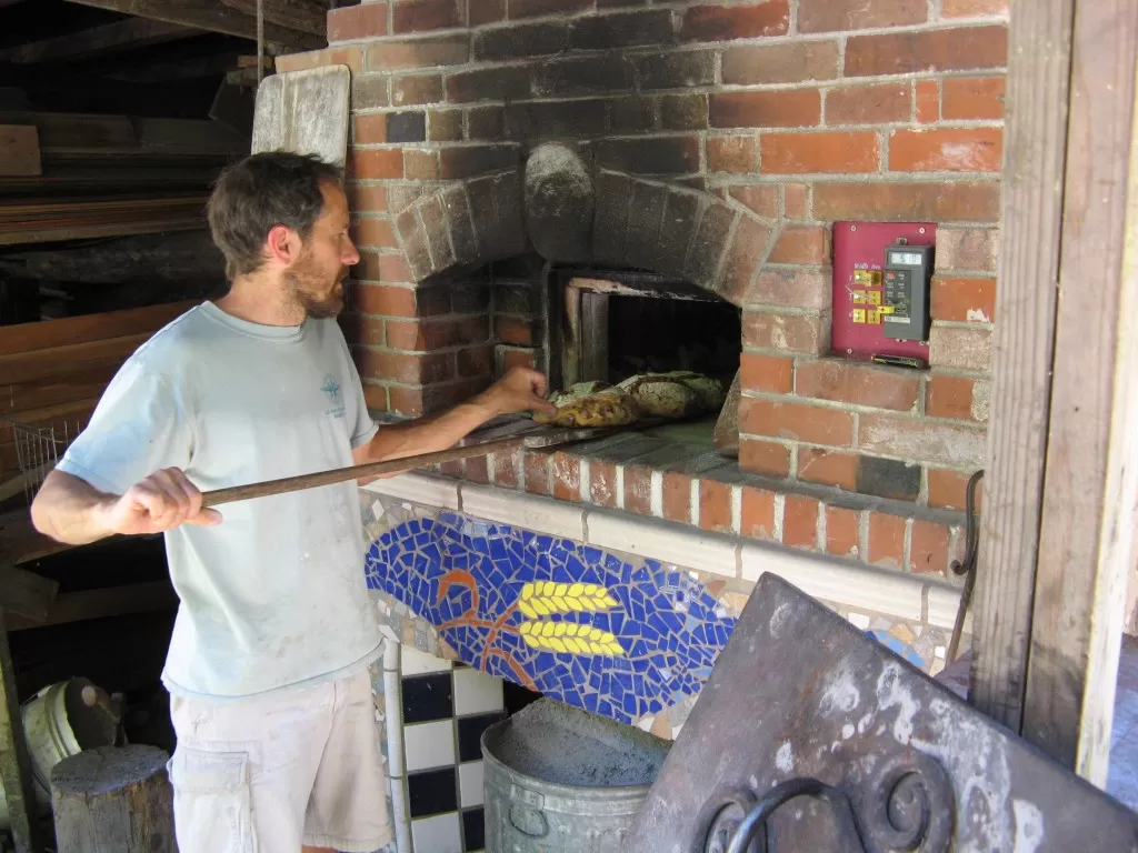 An Alan Scott style brick bread and pizza oven