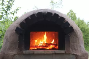 The Backyard Bread & Pizza Oven; a step by step guide to building your own outdoor pizza oven. | Homestead Honey
