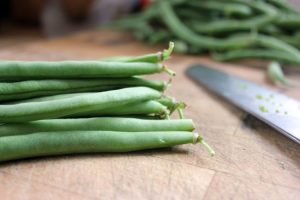 Prepare green beans for freezing by cutting off ends